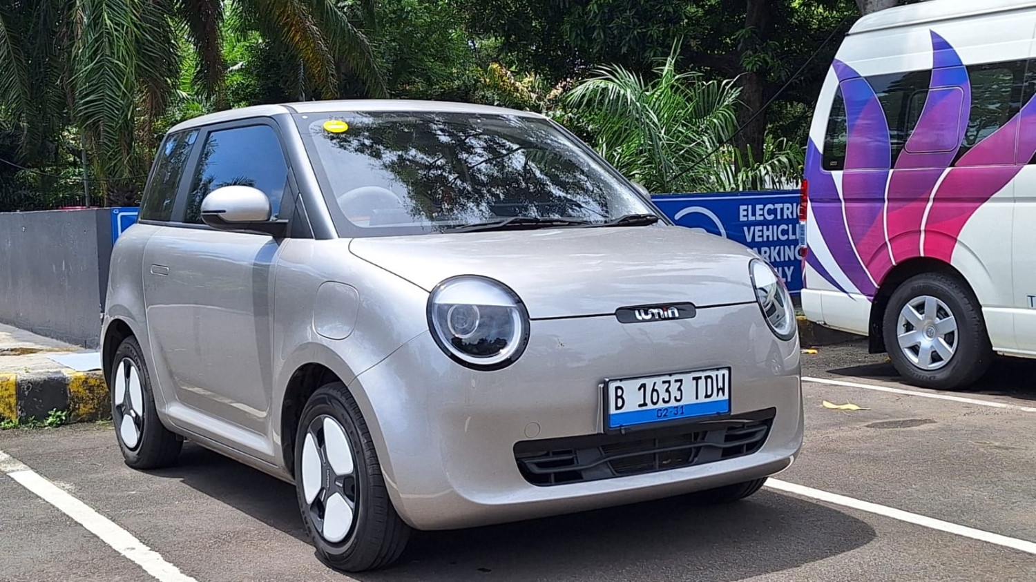 Jadi Salah Satu Mobil Listrik Favorit Perempuan, Changan Siapkan Versi 4 Pintu Lumin