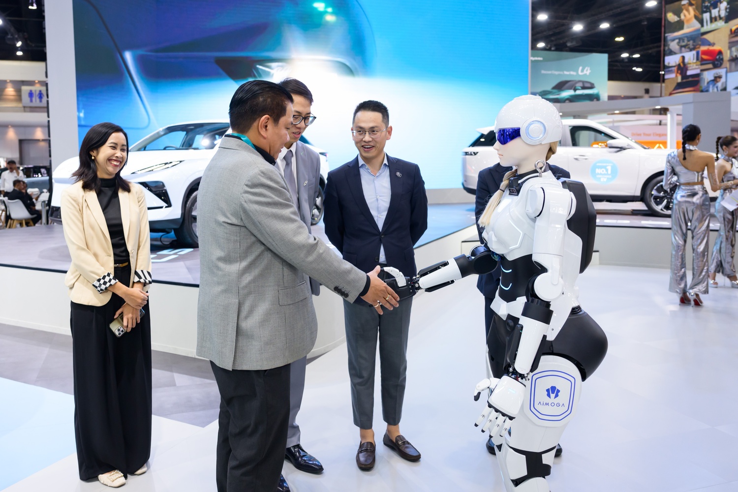 Chery Siapkan Era Baru, Robot dan Mobil Pintar Bersatu Dalam AiMOGA
