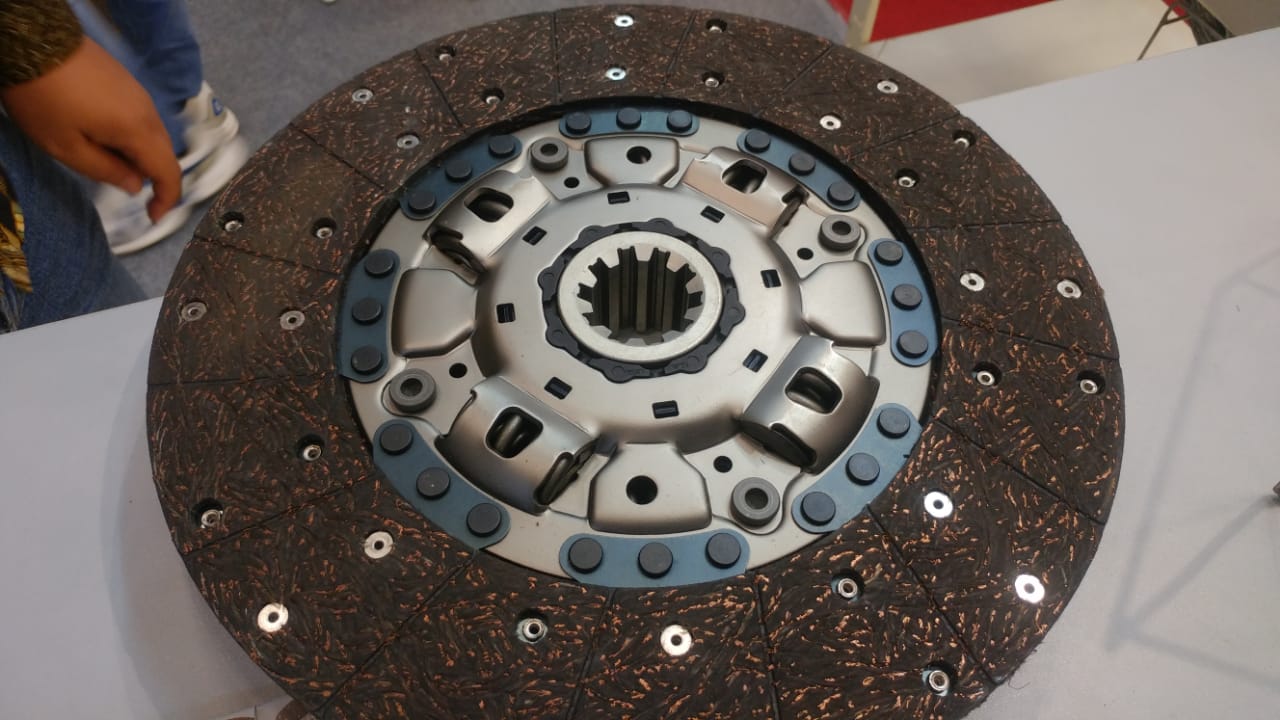 Pelat Kopling Mobil Hangus Bikin Tarikan Lemot, Penyebabnya Karena ini