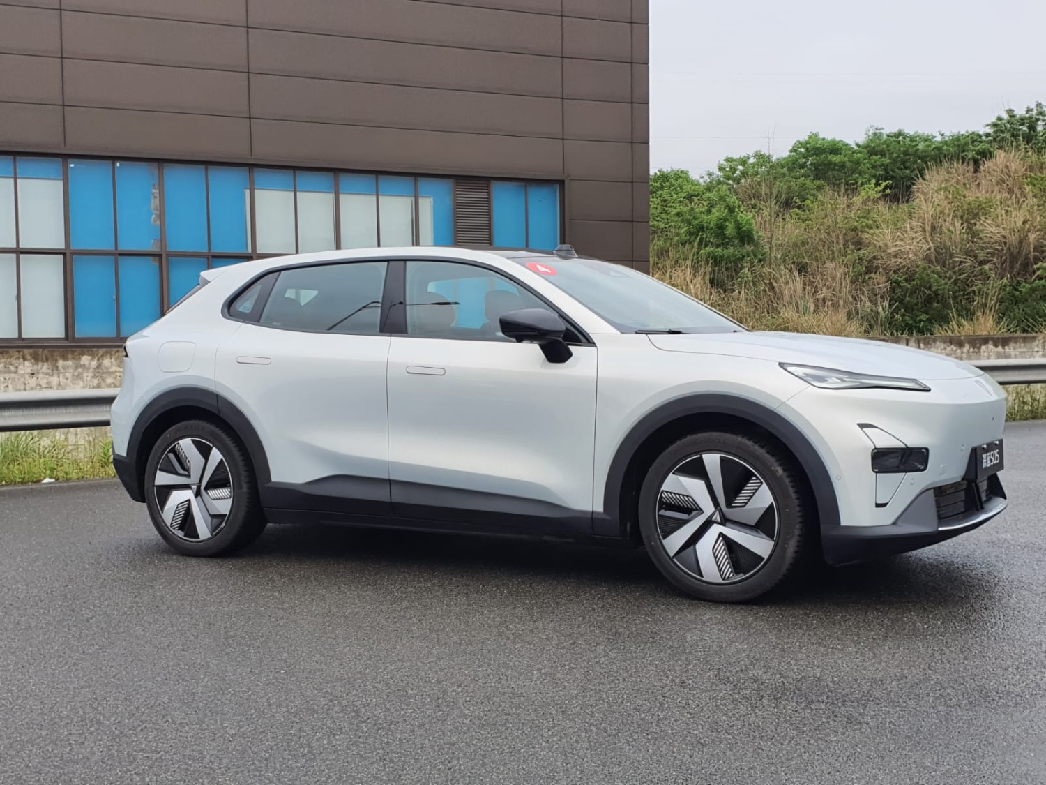 Pakai Teknologi REEV, Seasyik Ini Nyetir Changan Deepal S05 di Tiongkok