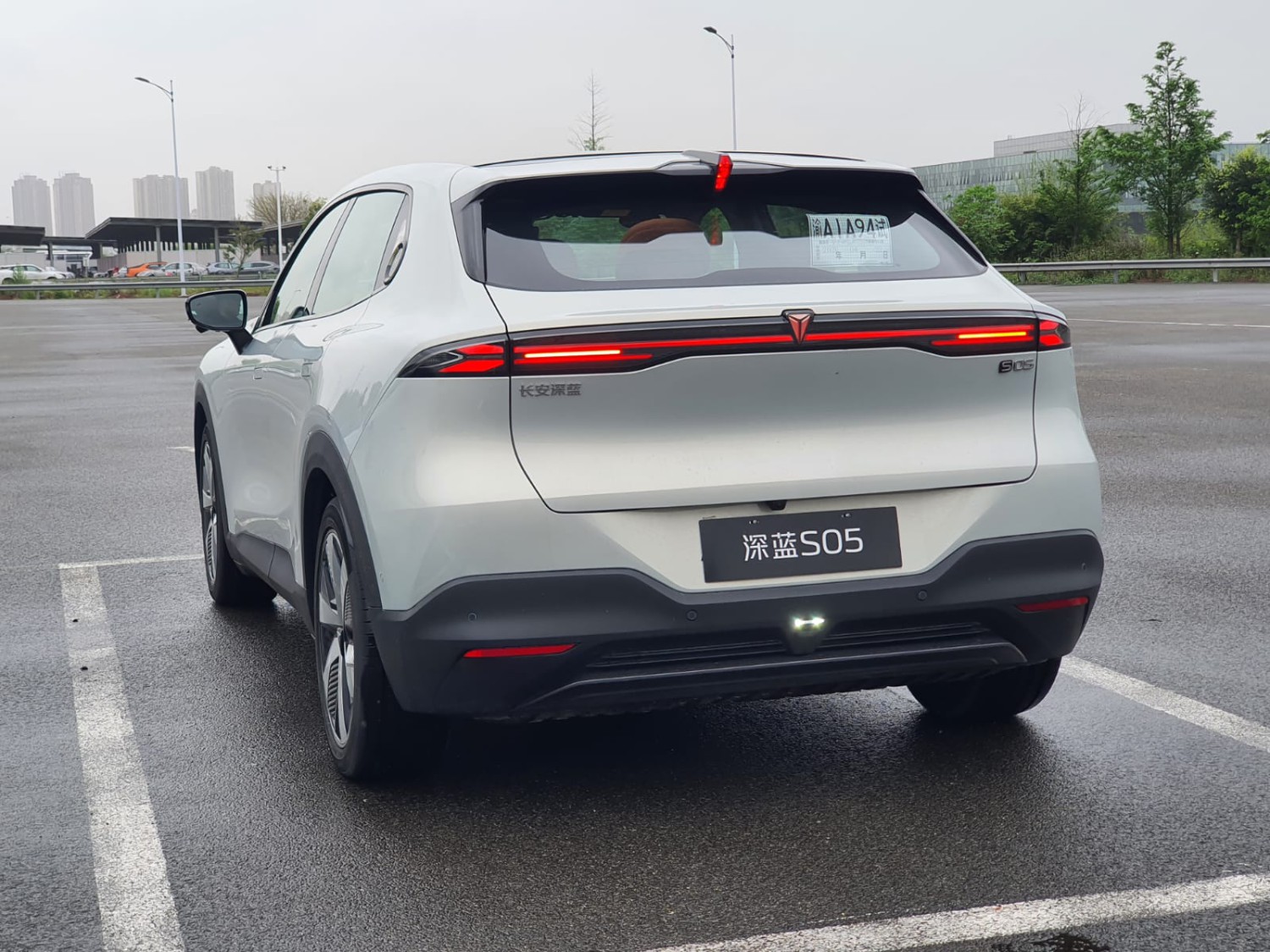 Pakai Teknologi REEV, Seasyik Ini Nyetir Changan Deepal S05 di Tiongkok