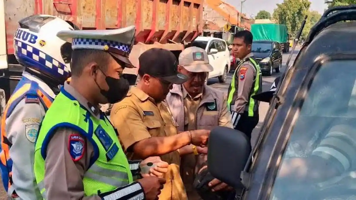 Tak Cuma Tilang! Operasi Gabungan di Pasuruan Tawarkan Bayar Pajak Instan