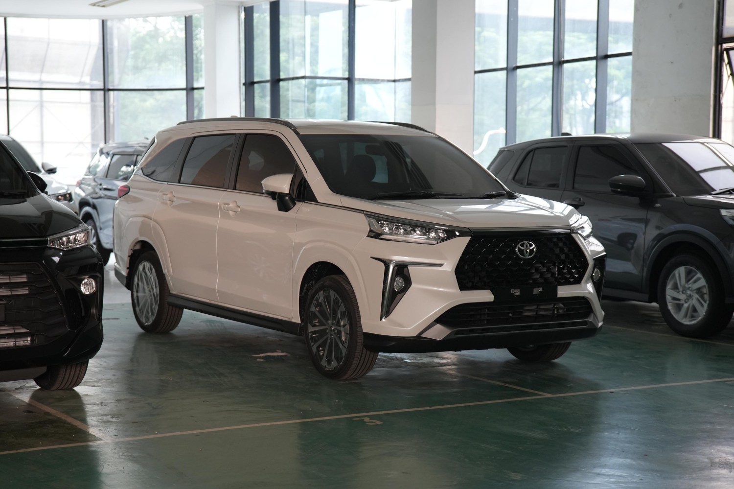 Lebih Murah Rp 81 Juta, Ini Dia Toyota Veloz 1.5 V Hybrid CVT