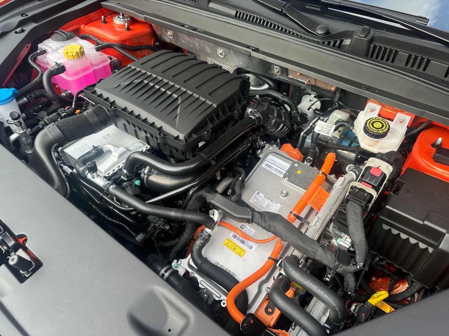 Lepas L6 PHEV Global Journey Digelar, Uji Mobil Hingga Ratusan Km