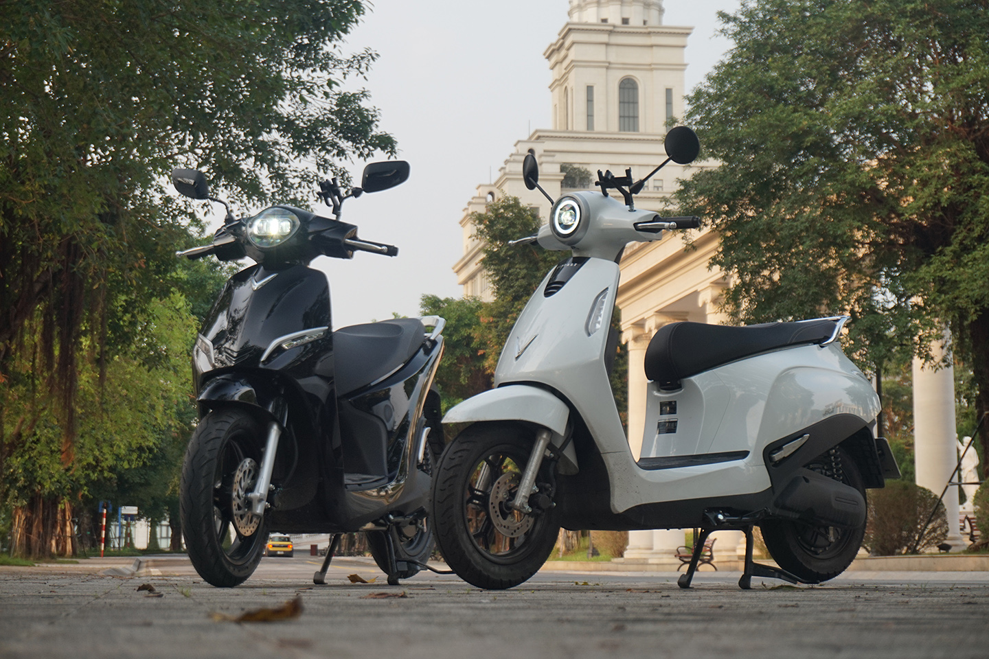 Adu Spesifikasi VinFast Evo VS Yadea Osta, Siapa yang Paling Mantap?
