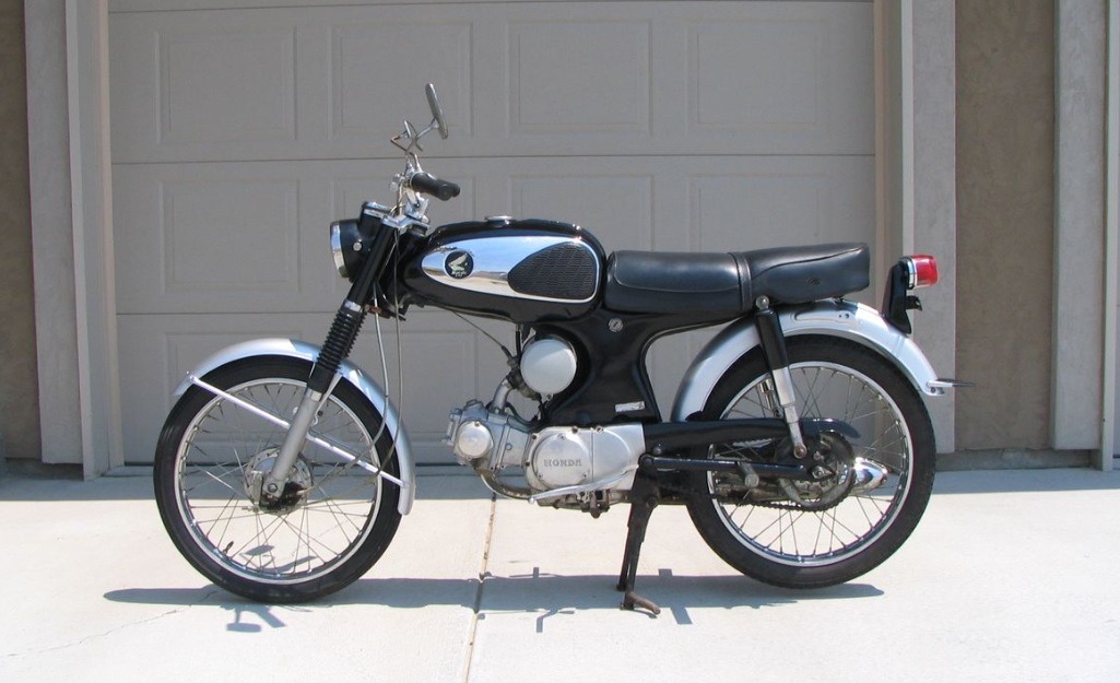 Satu Bikinan Jepang Satunya Lokal, Ini Perbedaan Honda S90 dan S90Z