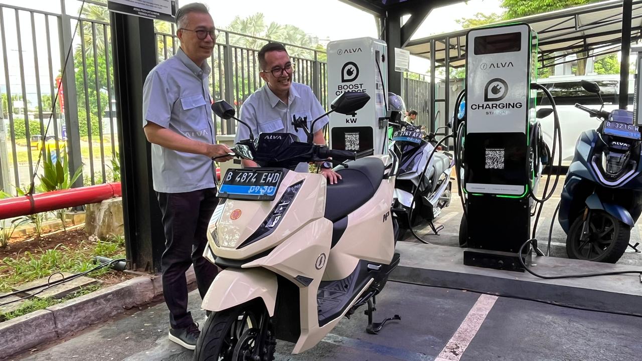 CMO ALVA Blak-blakan Soal Charger Motor Listrik, Jangan Fokus Standardisasi Dulu