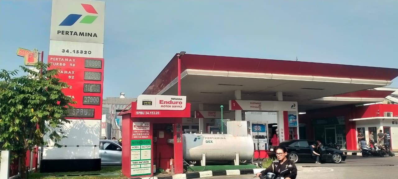 Pemilik Mobil Mewah Makin Nangis, Harga BBM Pertamina Per 4 Mei 2026 Meroket Tembus Rp 27.900
