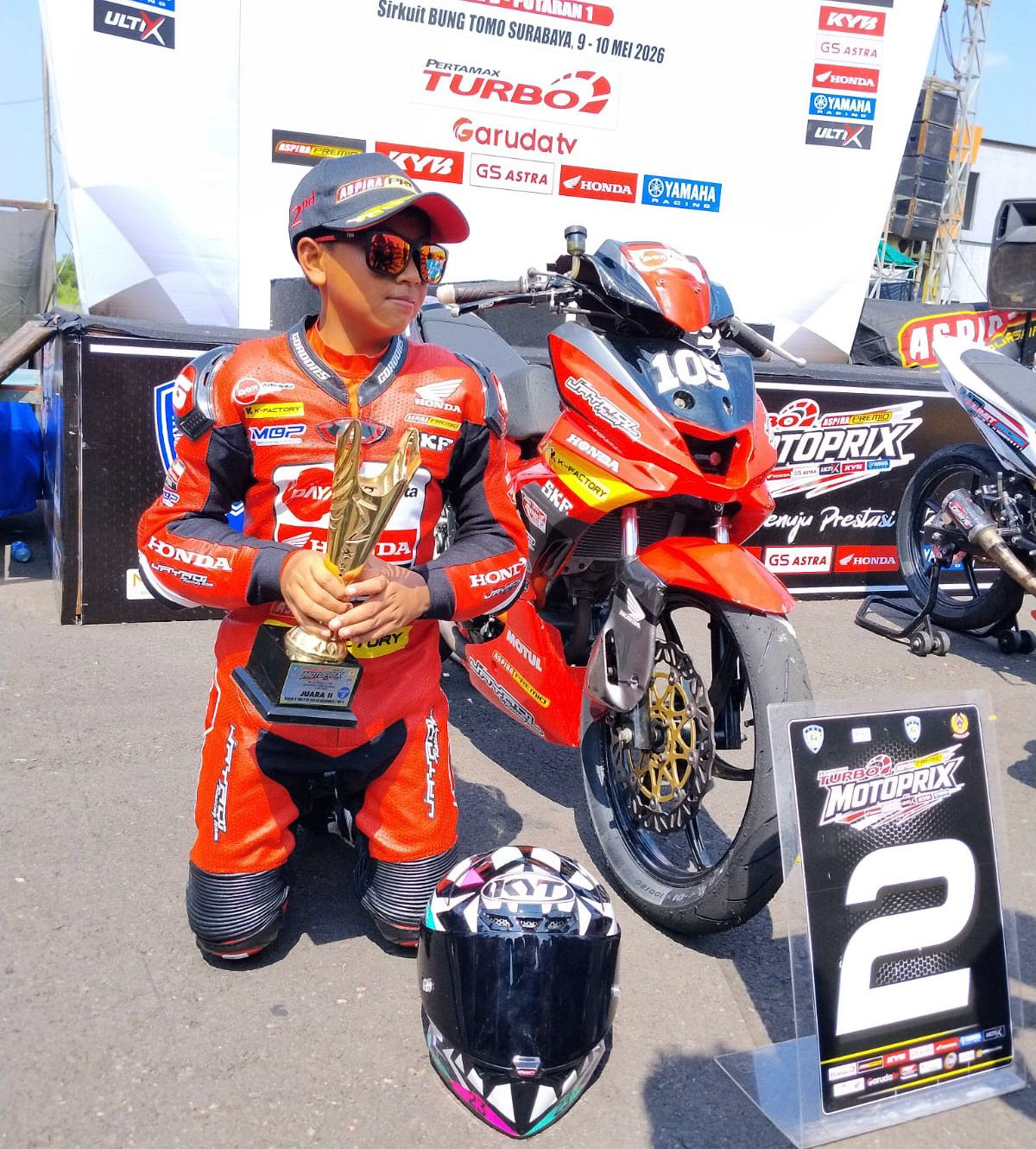Sempat Crash, Agam Abdillah Bangkit dan Sabet Podium di MotoPrix Surabaya 2026