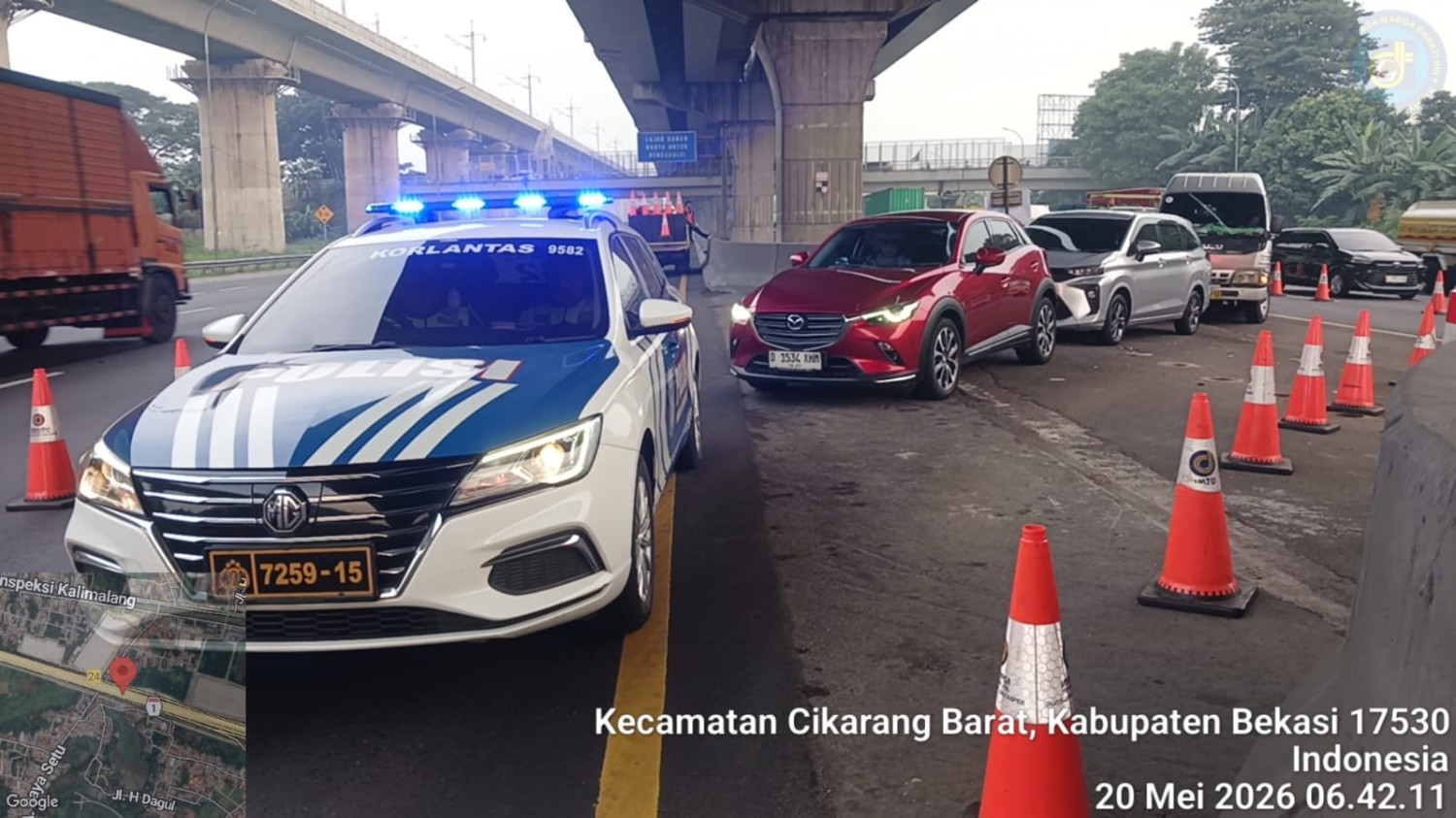 Padat Merayap, Tol Jakarta-Cikampek Berlakukan Contraflow