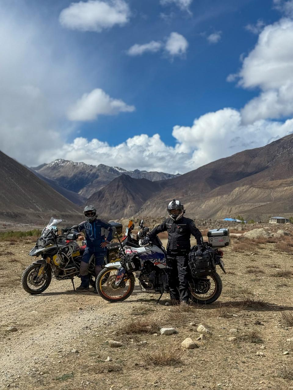 Gokil! Tim Overlander Indonesia Tembus Lhasa Tibet Pakai Motor Plat B dan D