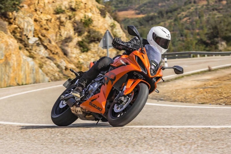 Suzuki GSX-8R Hadir Dengan Kelir Menyala, Aura Motor Balap Makin Terasa