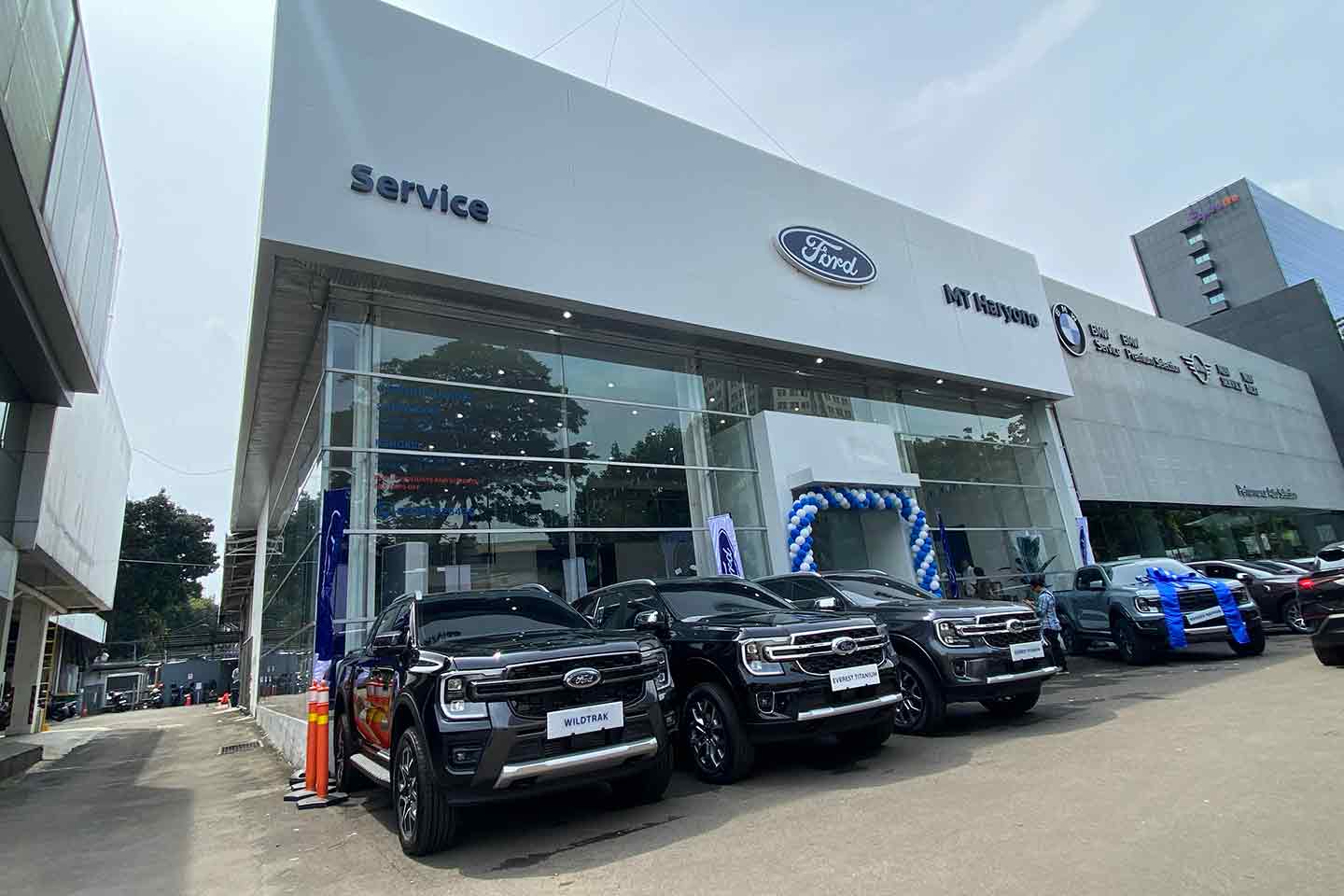 Mau Beli Ford Mustang? Cek Dealer Baru Ford Ini, Nempel Stasiun Cawang
