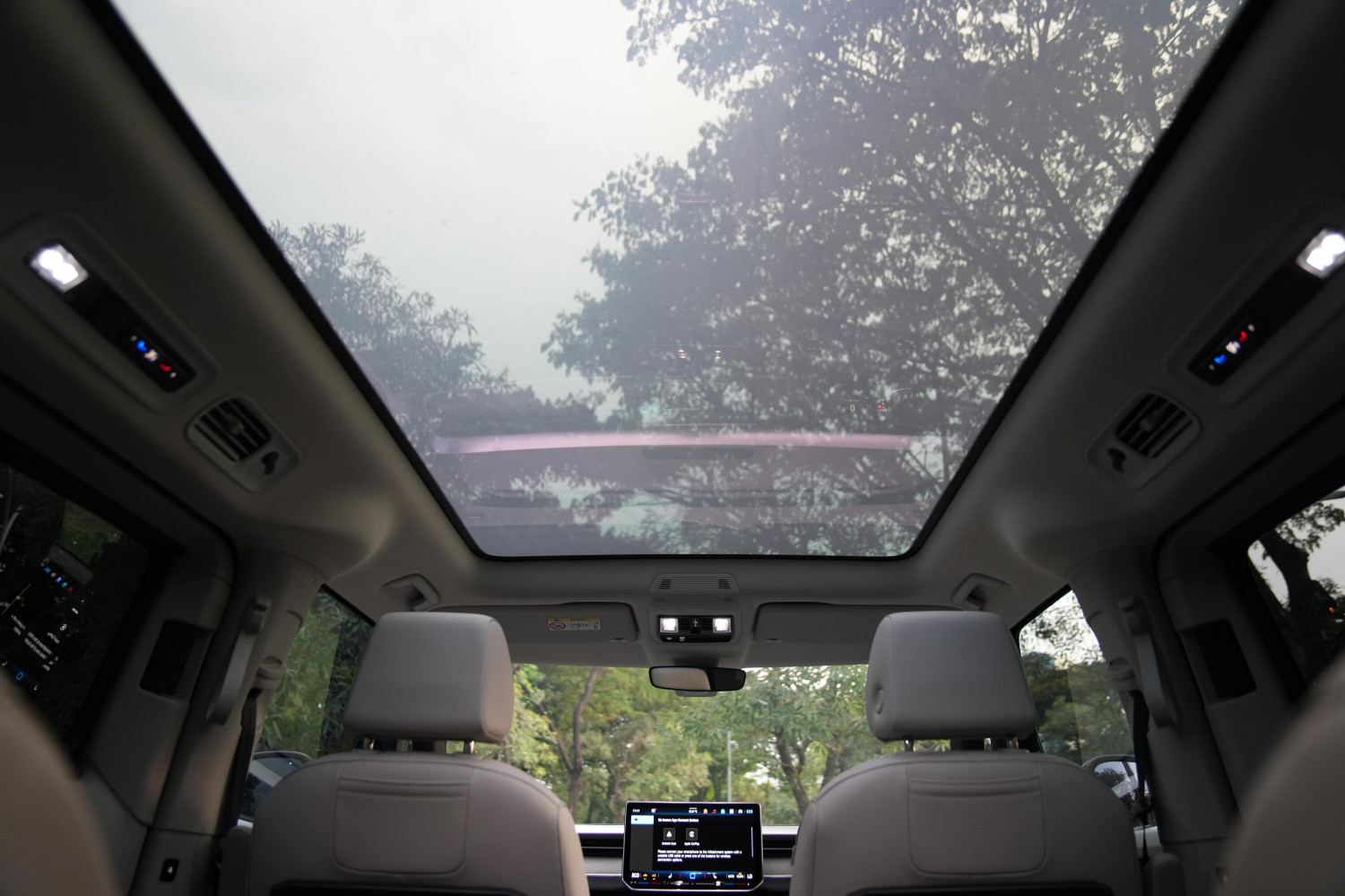 Bukan Sembarang Kaca, Ini Kecanggihan Panoramic Glass Roof VW ID. Buzz