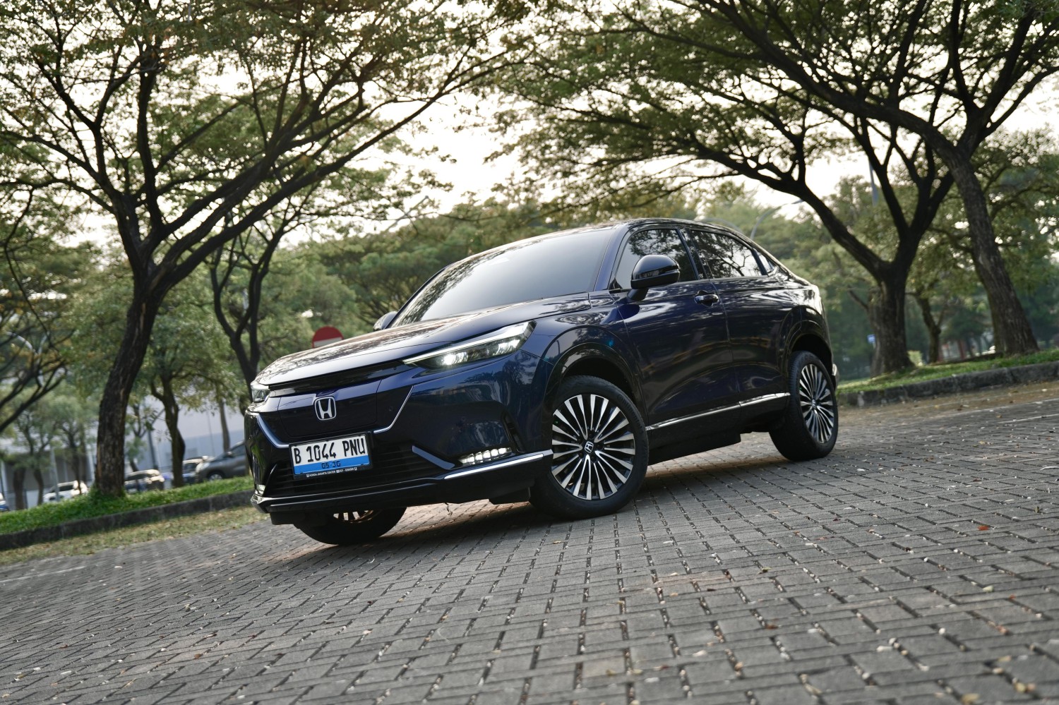 Kembar Tapi Tak Sama, Ini Beda Tampilan Honda e:N1 Dengan HR-V