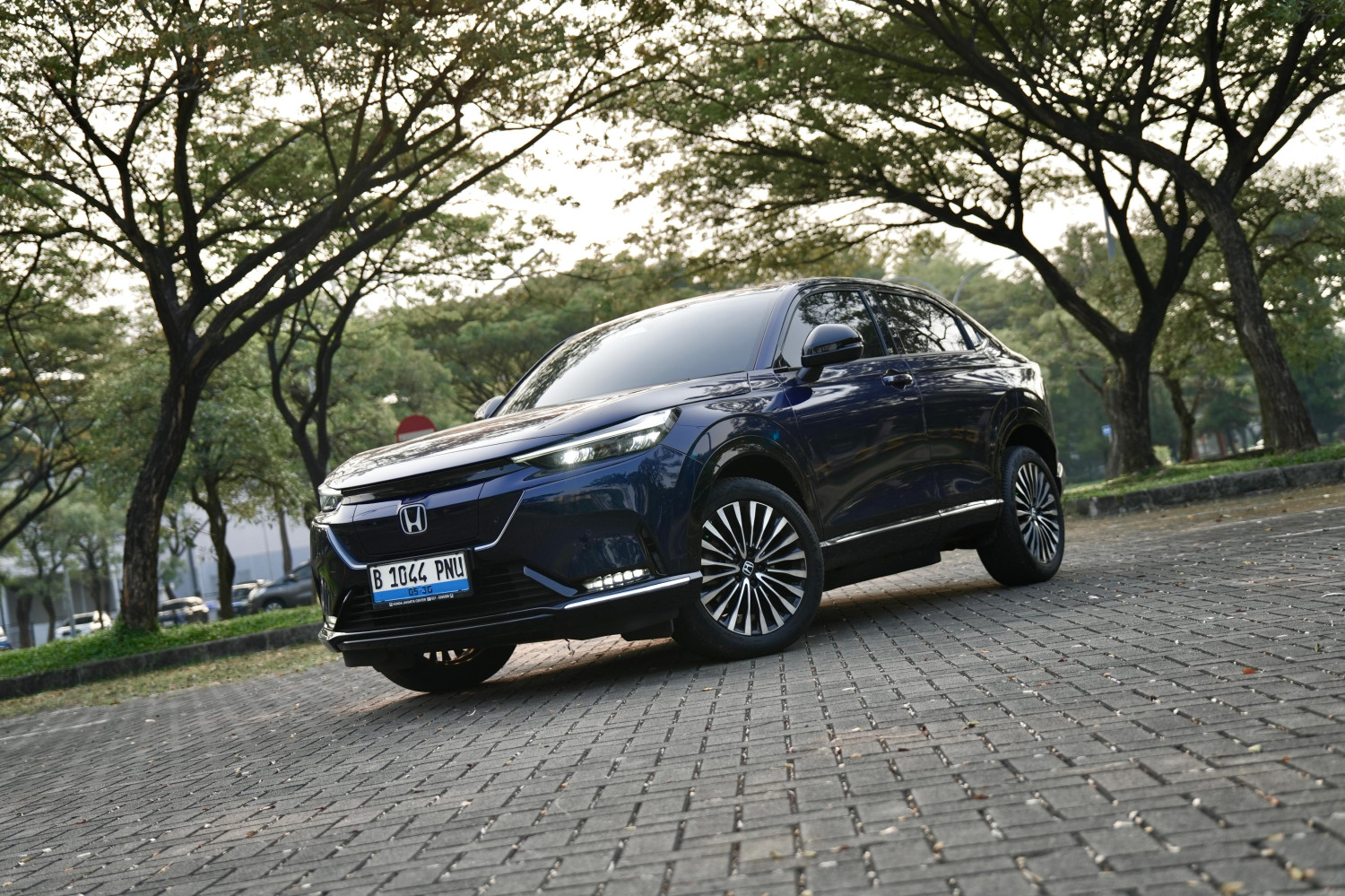 Kembar Tapi Tak Sama, Ini Beda Tampilan Honda e:N1 Dengan HR-V