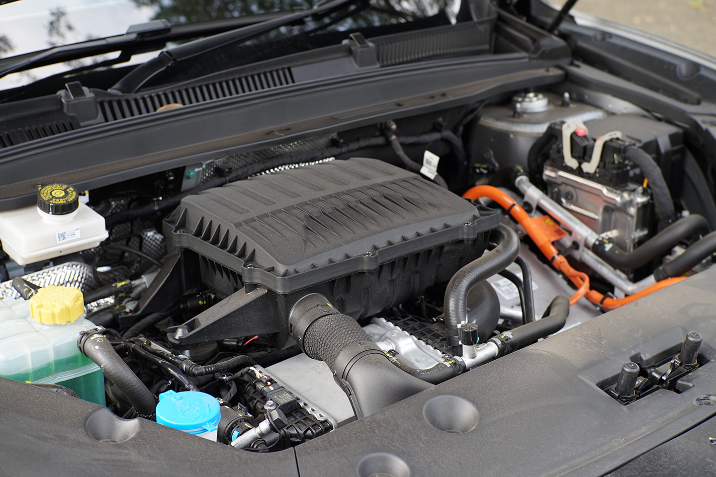Mengintip Iritnya Lepas L8 PHEV, Buat Touring Sih Cocok Banget Ya