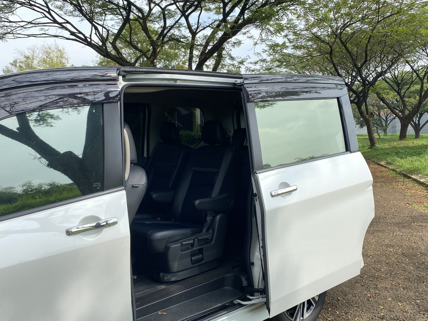 Enaknya Nissan Serena e-POWER Adalah Kebebasan Untuk Buka Pintu Ini