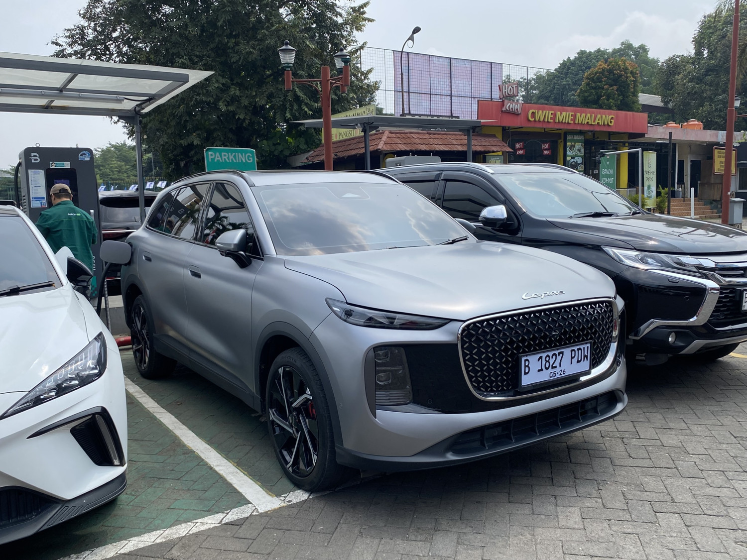 Pengalaman Ngecas Lepas L8 PHEV, Habis Colok Langsung Ready Lagi