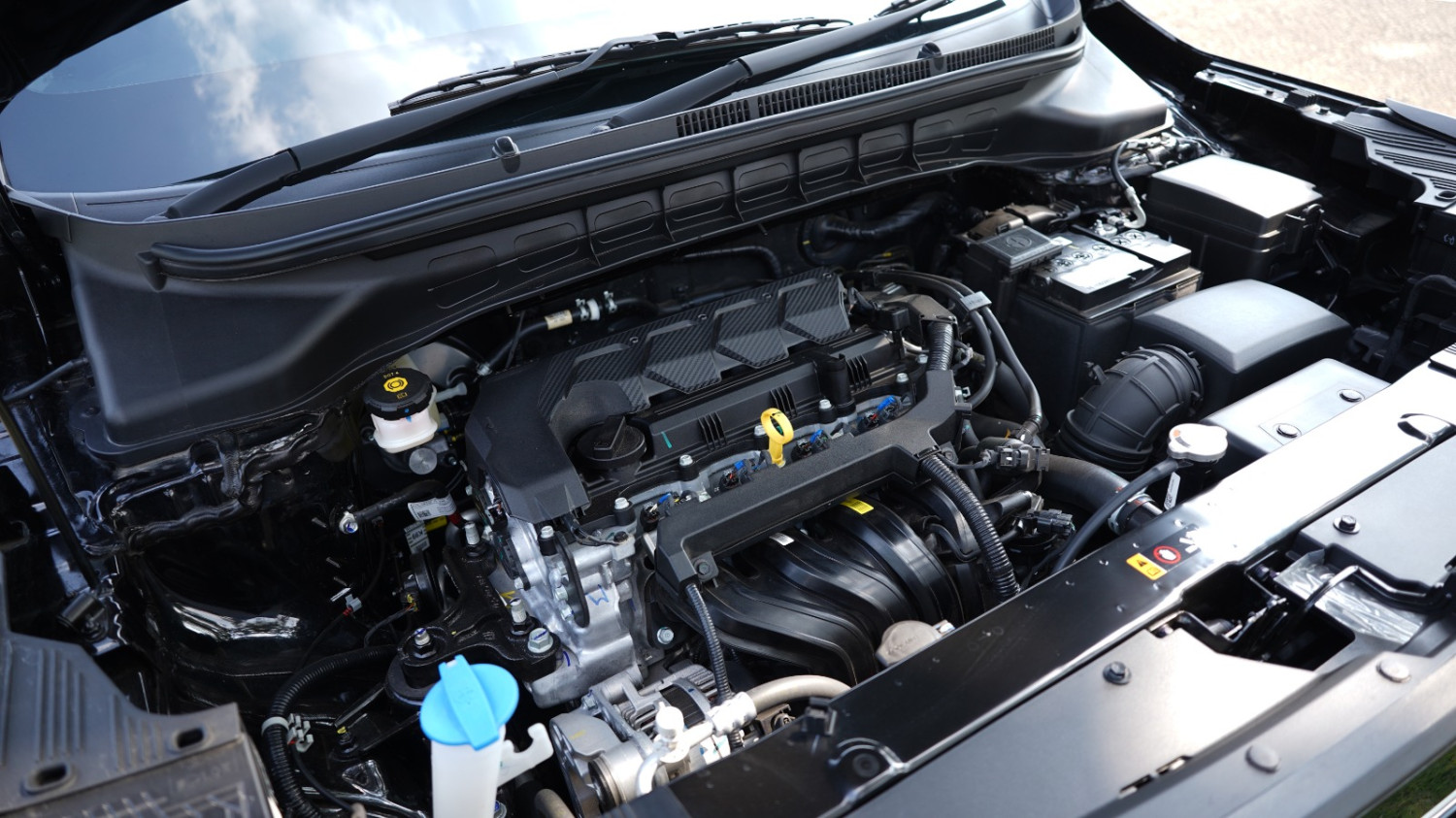 Apakah Mesin 1.500 CC Kia Carens Cukup Untuk Membawa Bodi Bongsornya?