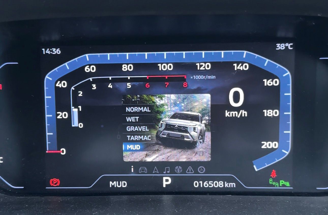 Mitsubishi Destinator SUV Muat Banyak, Mesin Turbo Dengan Konsumsi Bensin Irit