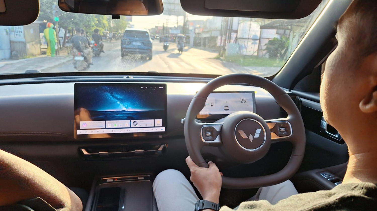 Sejauh Ini Jarak Tempuh Wuling Eksion PHEV Menggunakan Mode EV