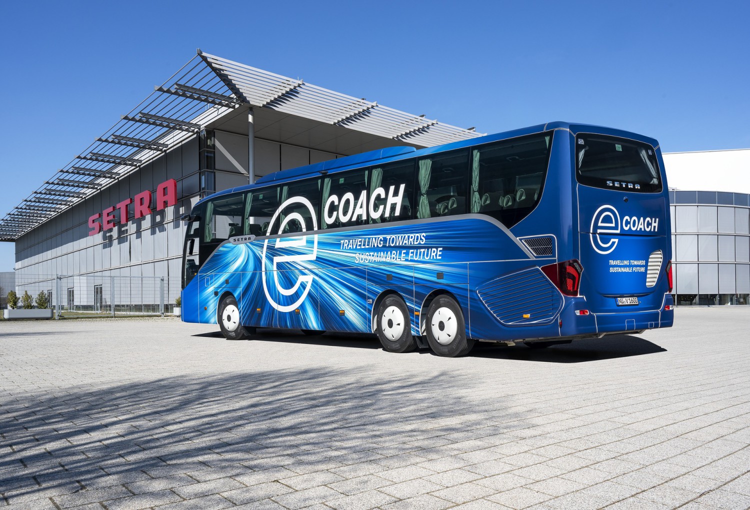 Daimler Buses zeigt Prototyp des eCoach – den e-Reisebus von Setra