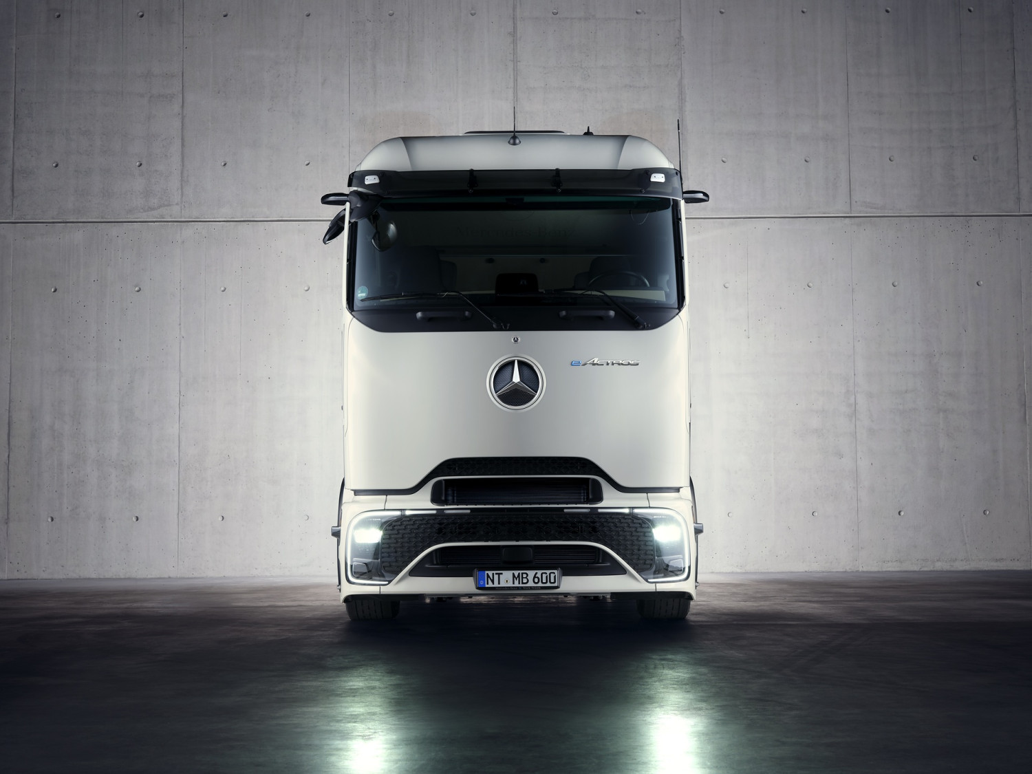 Mercedes-Benz Trucks bringt eActros Lowliner-Variante