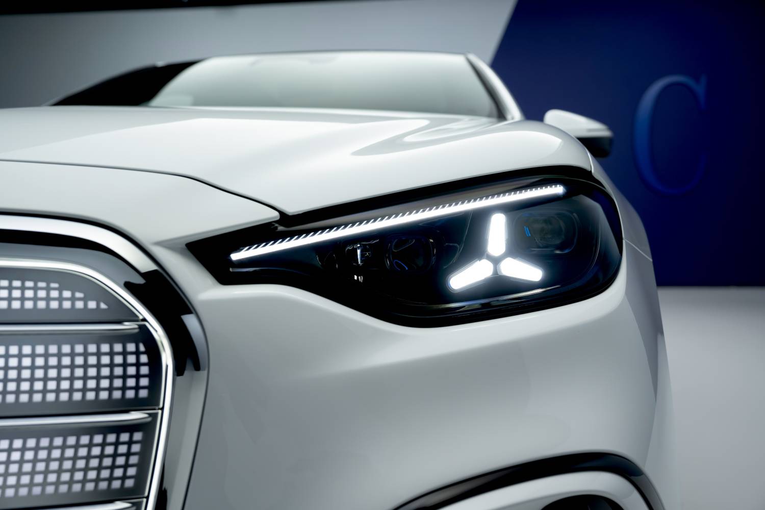 Mercedes-Benz C-Klasse Facelift: US-Scheinwerfer liefert Details zur Mopf