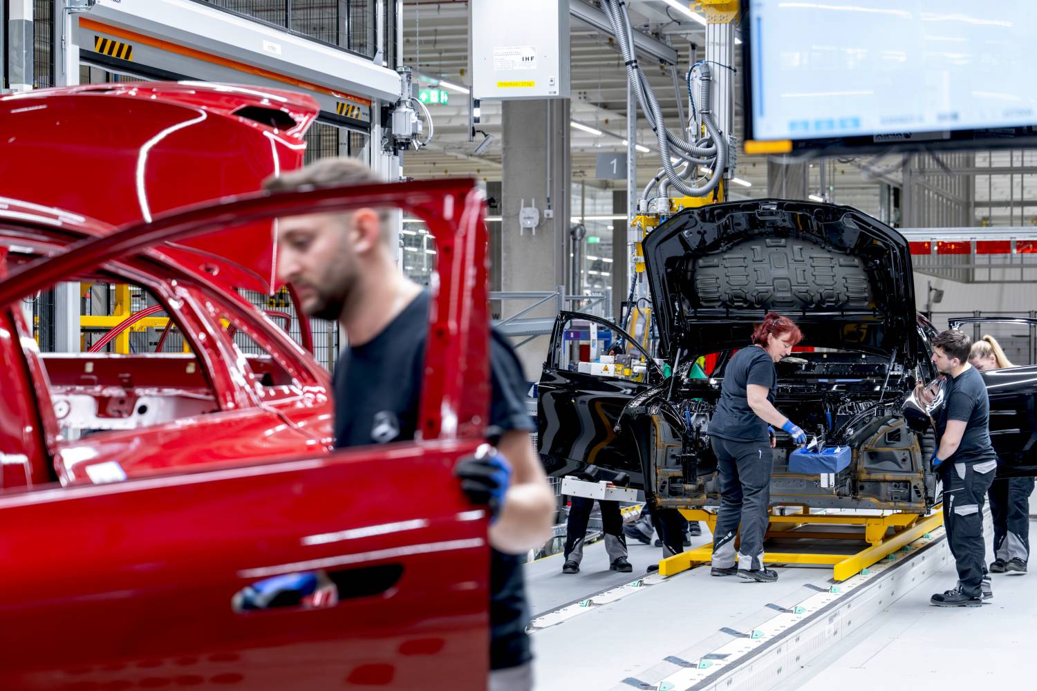 Stromknappheit in Ungarn gefährdet Produktion bei Mercedes