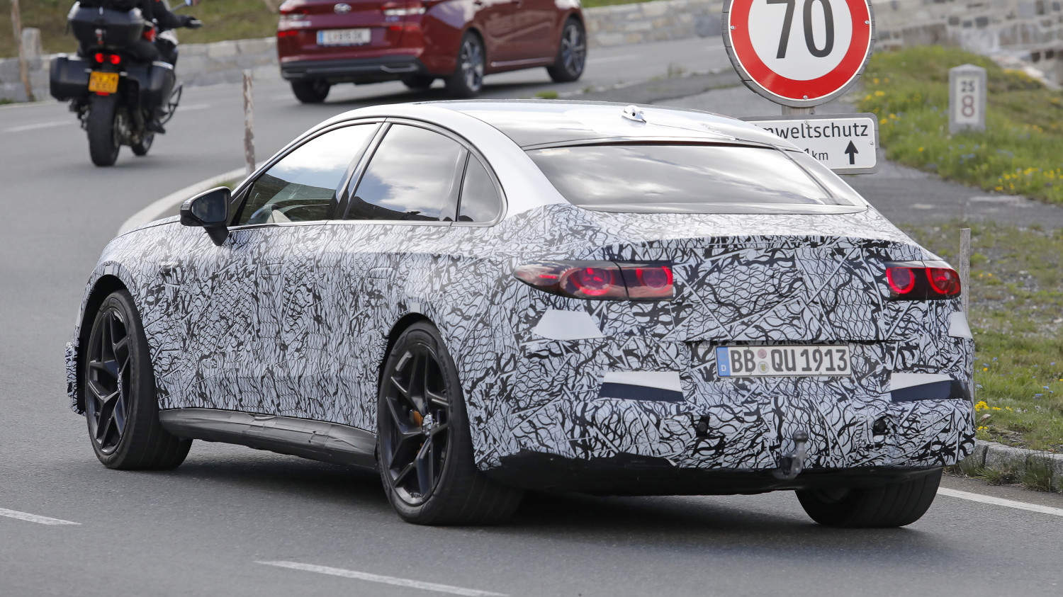 Hot Mercedes-AMG C 63 Electric prepares for fight with the BMW iM3
