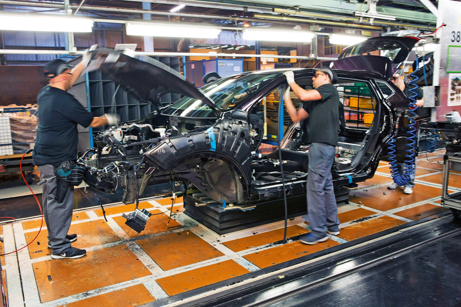 Nissan, Nissan Leaf, Nissan Juke, Nissan Qashqai, Nissan shuts one Sunderland production line but Qashqai, Juke and Leaf output to be unaffected