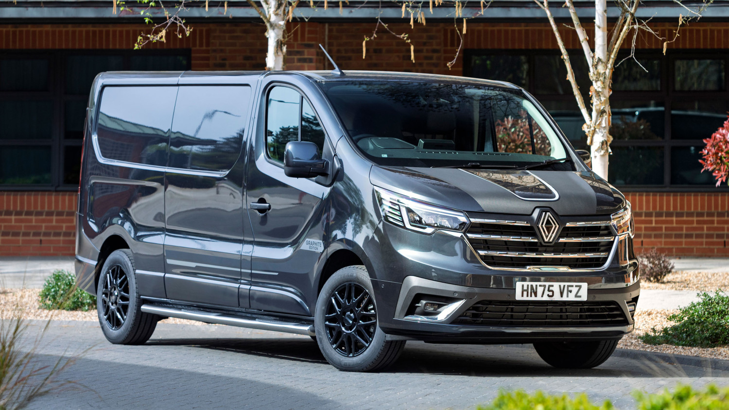 Renault, Renault Trafic, New Renault Trafic Graphite Edition arrives to ‘work hard, grey hard’
