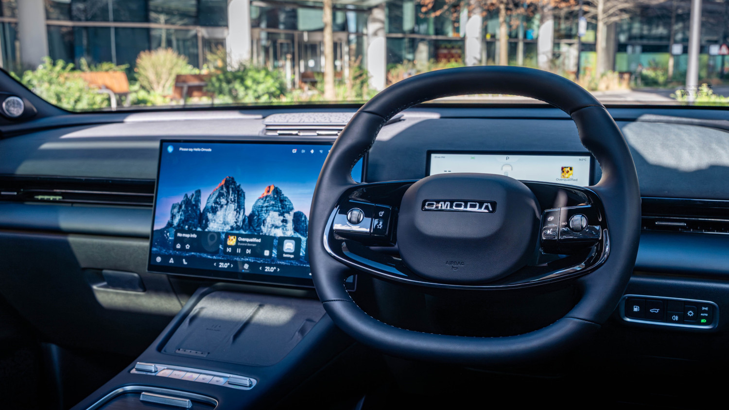 New Omoda 7 Noble Tech has unique screen that slides right across the car