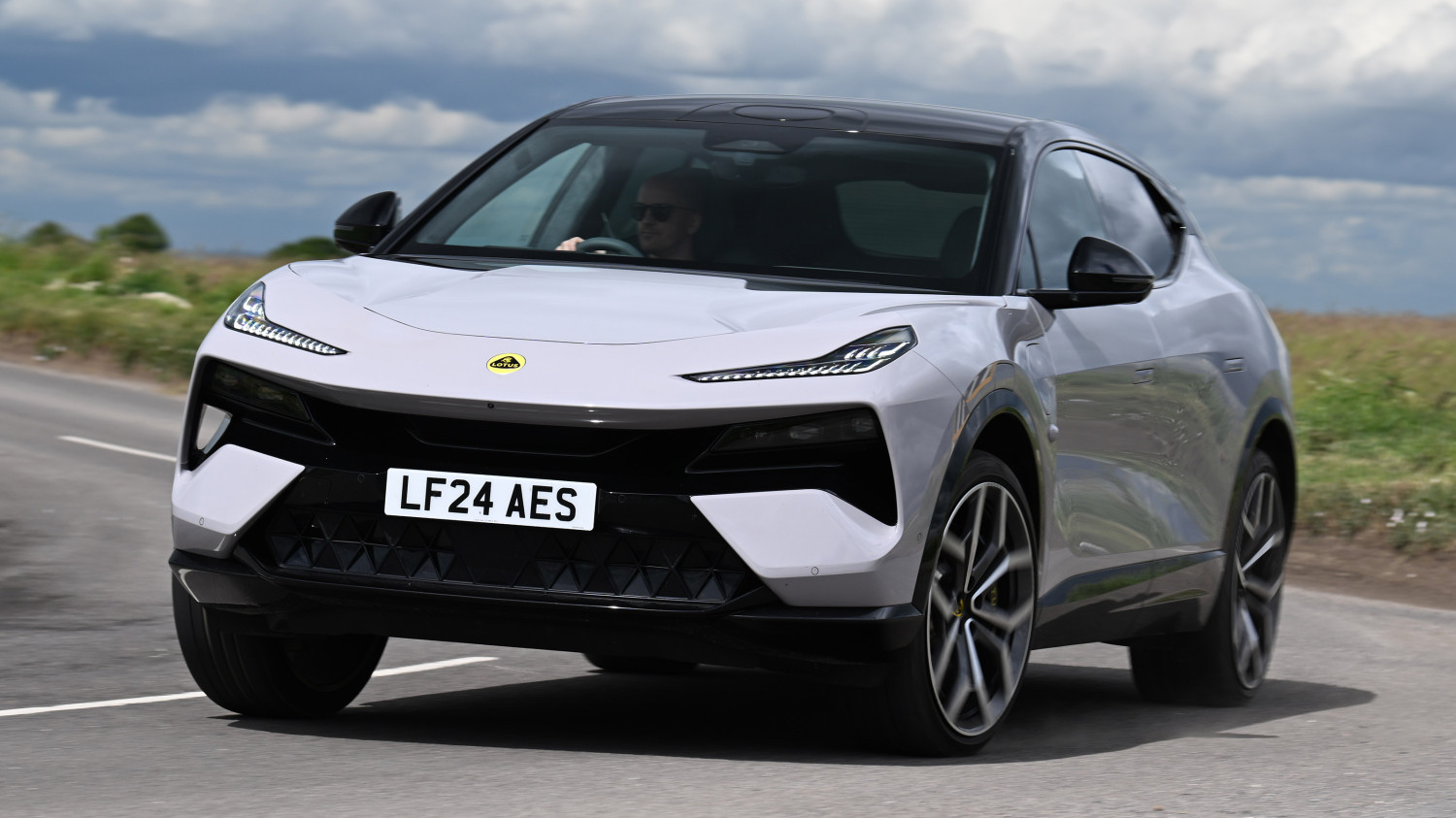 Lotus, Forget simplifying! Lotus Eletre and Emeya EVs can now drive themselves