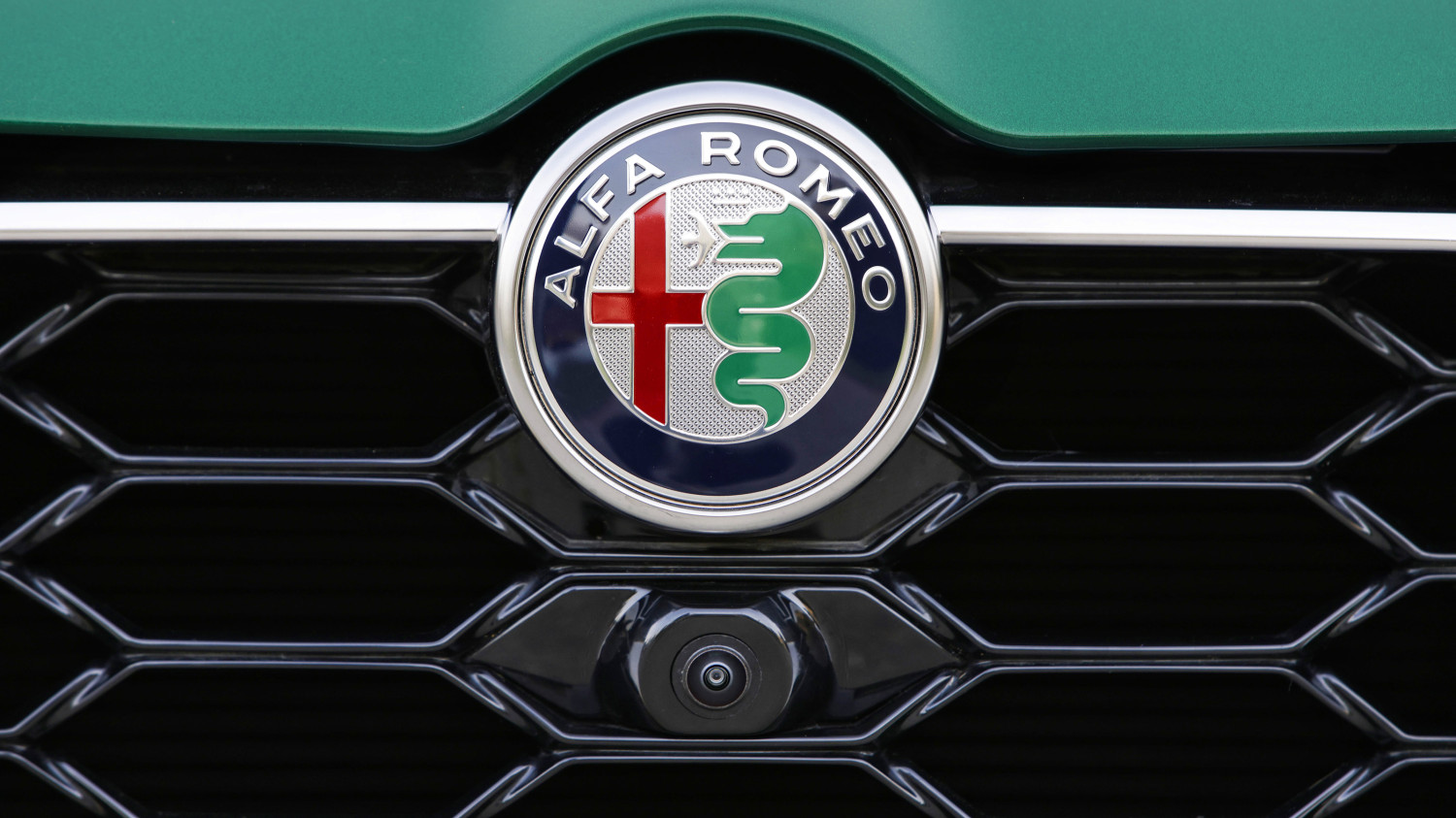 New Alfa Romeo SUV will offer “performance and driving pleasure”