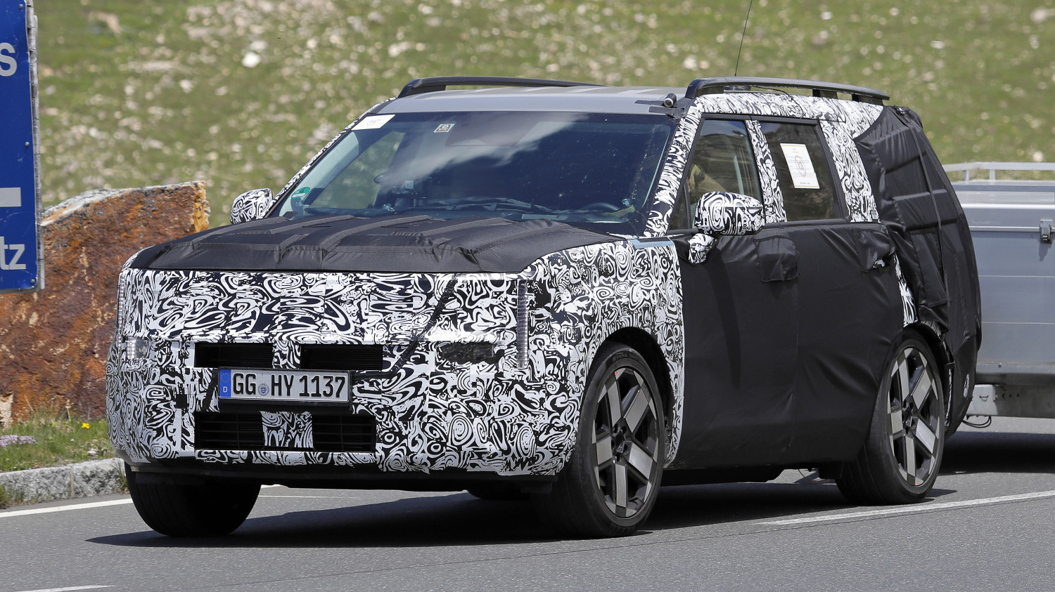 New Hyundai Santa Fe will be as boxy as ever, but with some extra EV flair