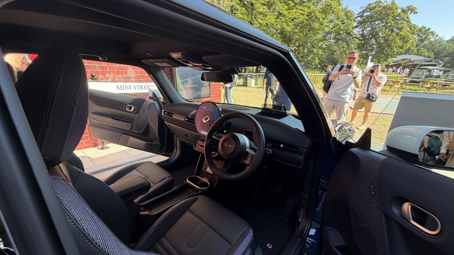 New MINI Cooper Oxford Edition celebrates 25 years of the modern MINI in style