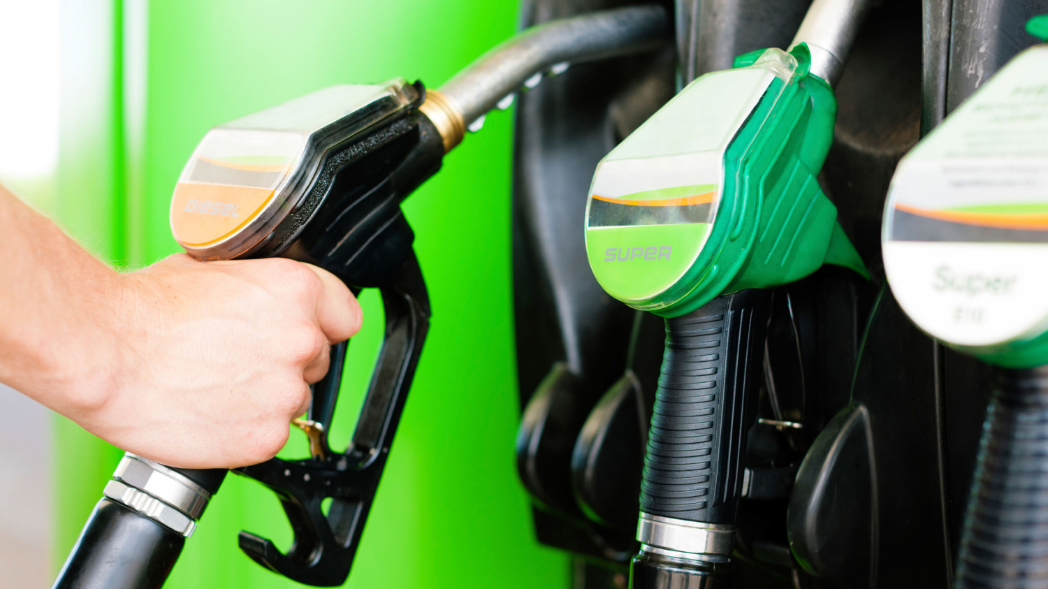 No evidence petrol stations are manipulating prices, but profit margins have risen
