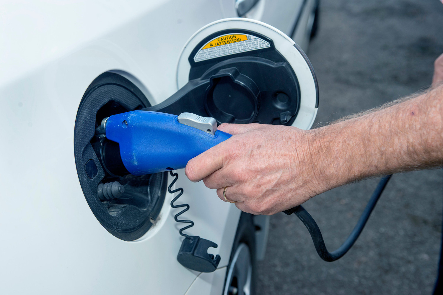 Plug-in hybrids outpace EVs on battery degradation due to varied use patterns
