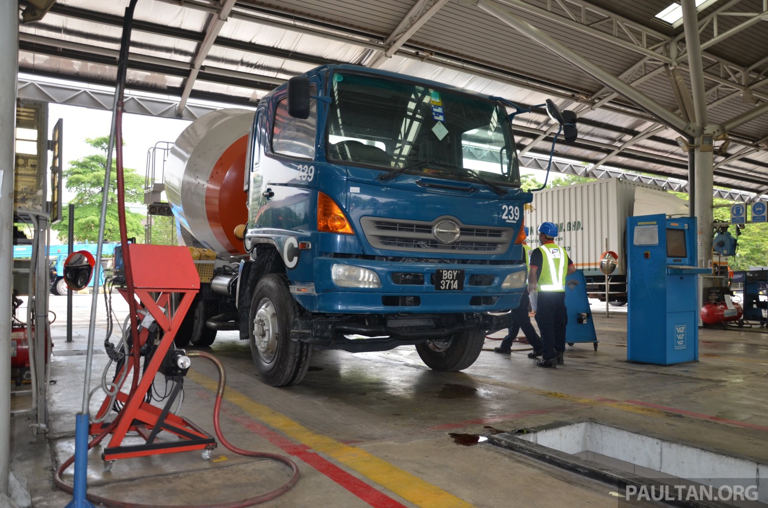 Minimum 1.6 mm tread depth across entire tyre surface a must for all commercial vehicles – JPJ