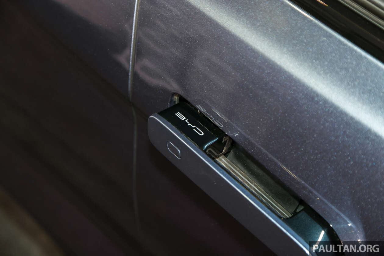 Chinese authorities planning to ban fully retractable door handles due to safety concerns – report