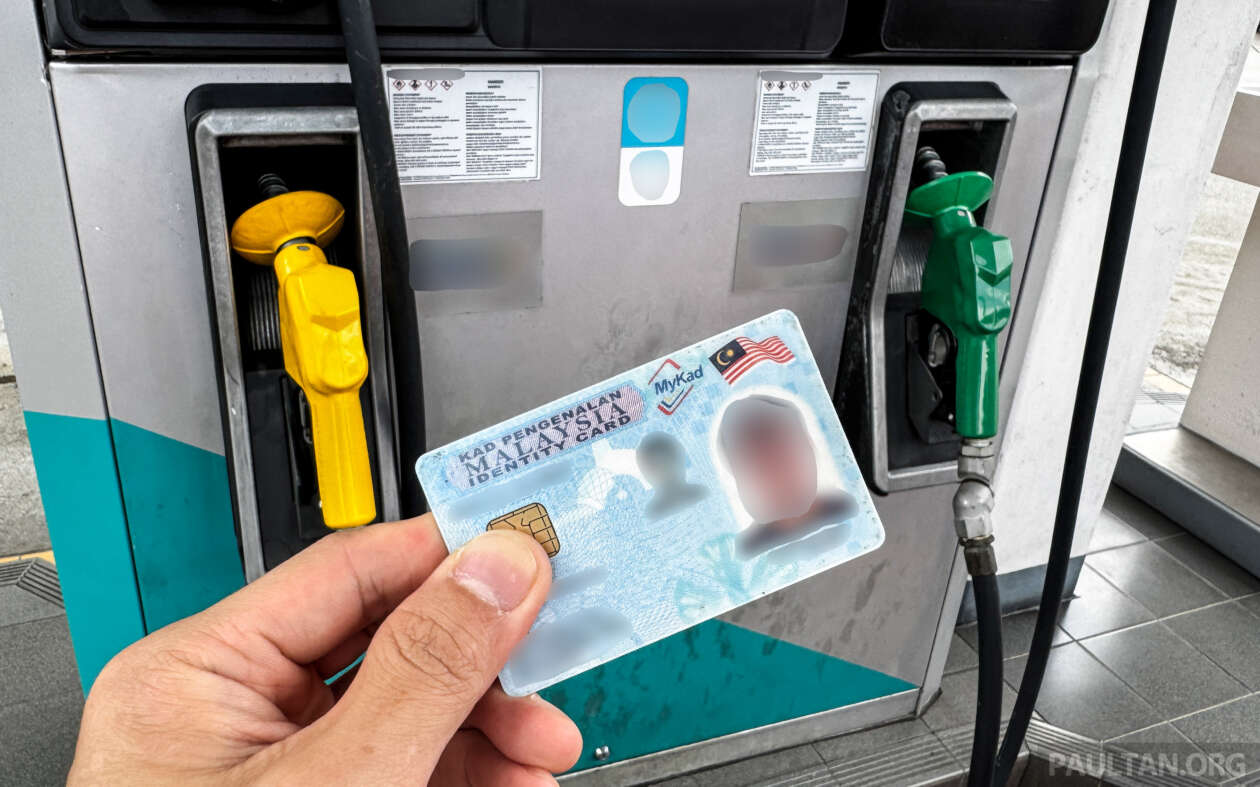 Home minister visits petrol station to see MyKad verification being used for RM1.99 subsidised RON95