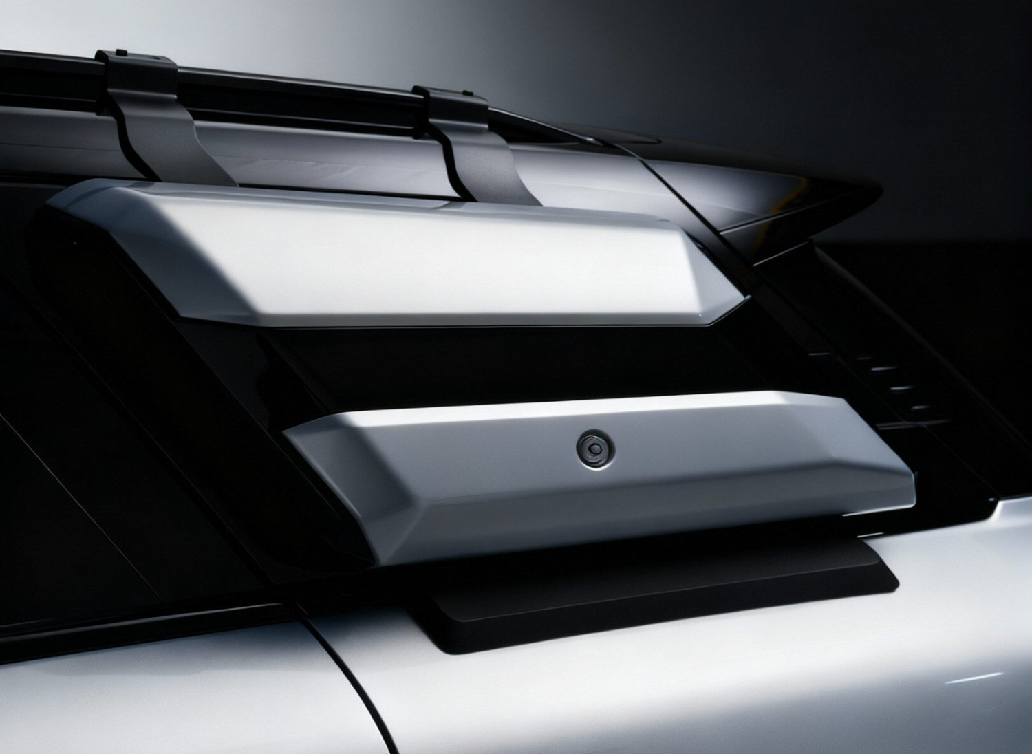 Jaecoo J7 AWD in Malaysia now comes with electric side steps and side tookit box – still RM153,800 OTR