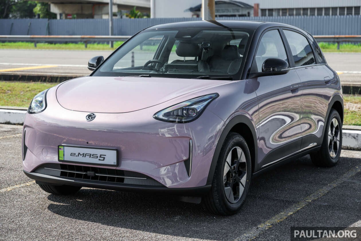 Top 20 EVs, Feb 2026 – eMas 5 1,562 units, eMas 7 240, iCaur V23 179, Atto 3 169; 1x Perodua QV-E registered