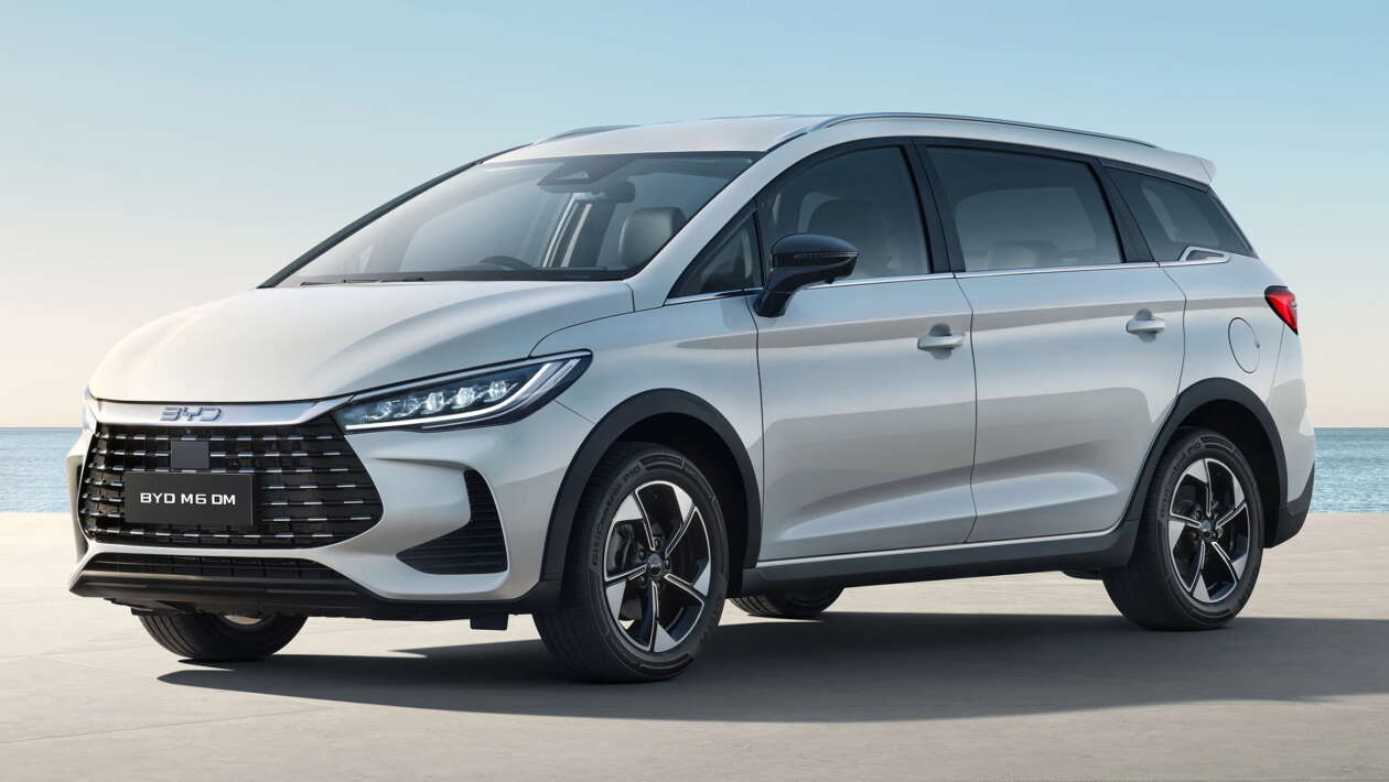 BYD M6 DM revealed in Indonesia – PHEV MPV with 99 PS 1.5L NA engine, 65 km/l, big grille, SUV styling
