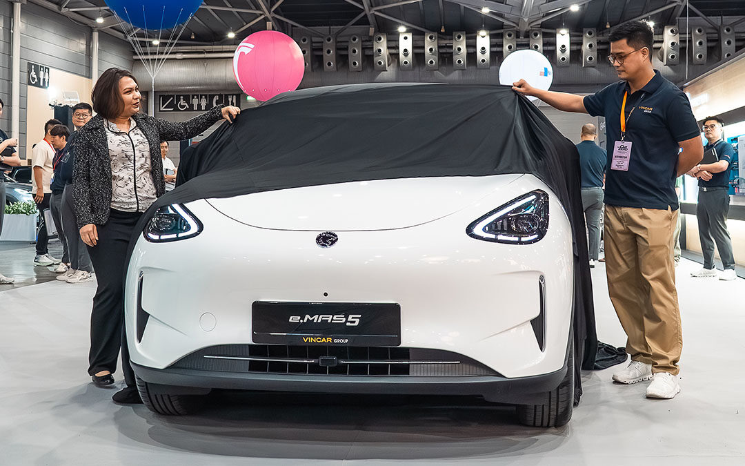Proton eMas 5 launched in Singapore – same specs as Malaysia; Premium only priced at RM495k with COE