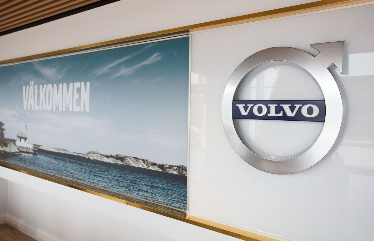 Volvo Genuine Parts Extended Warranty programme – lifetime coverage except wear-and-tear, no extra cost