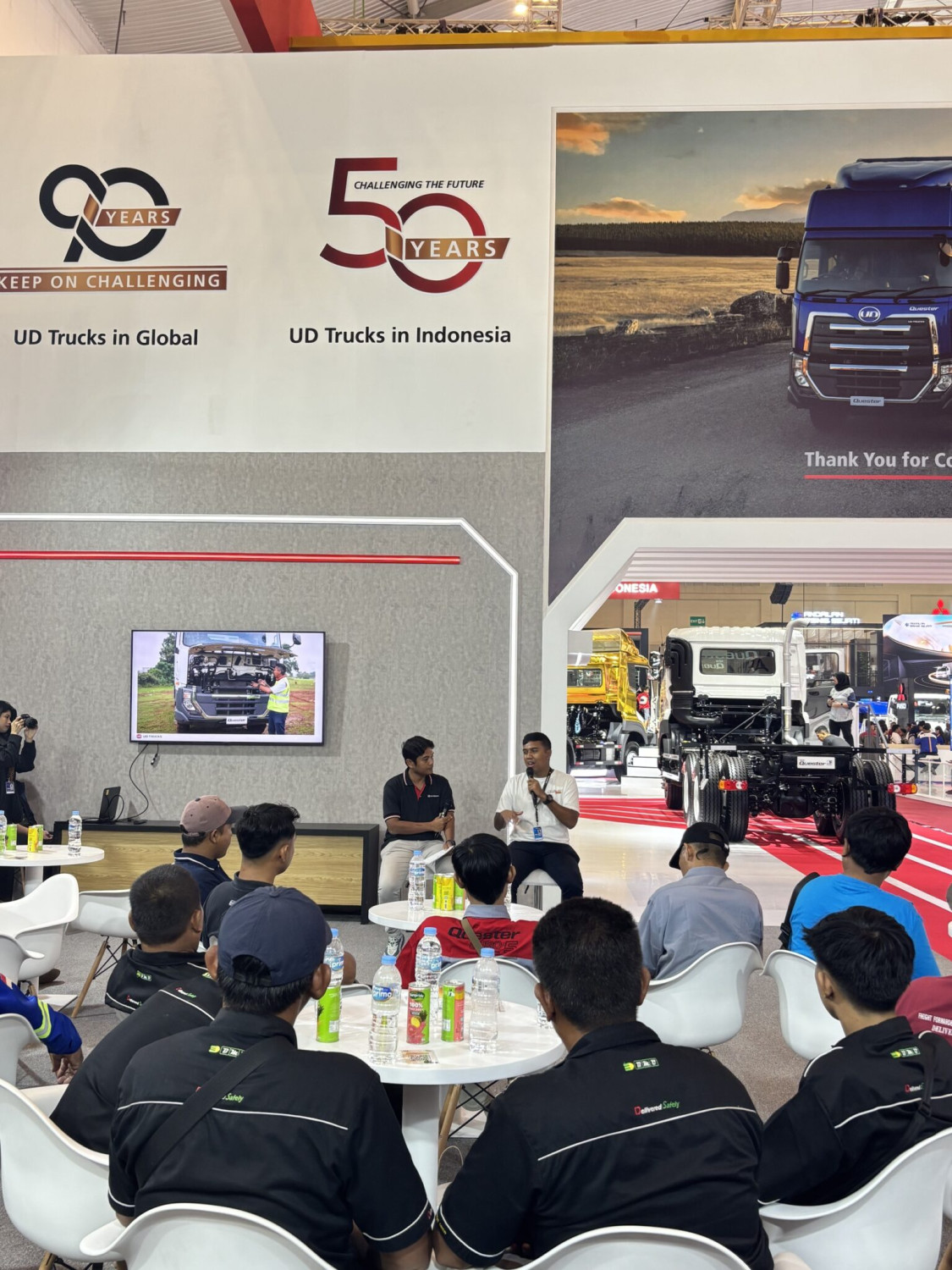 UD Trucks Berikan Edukasi Berkendara Aman Bagi Pengemudi Truk di GIIAS 2025