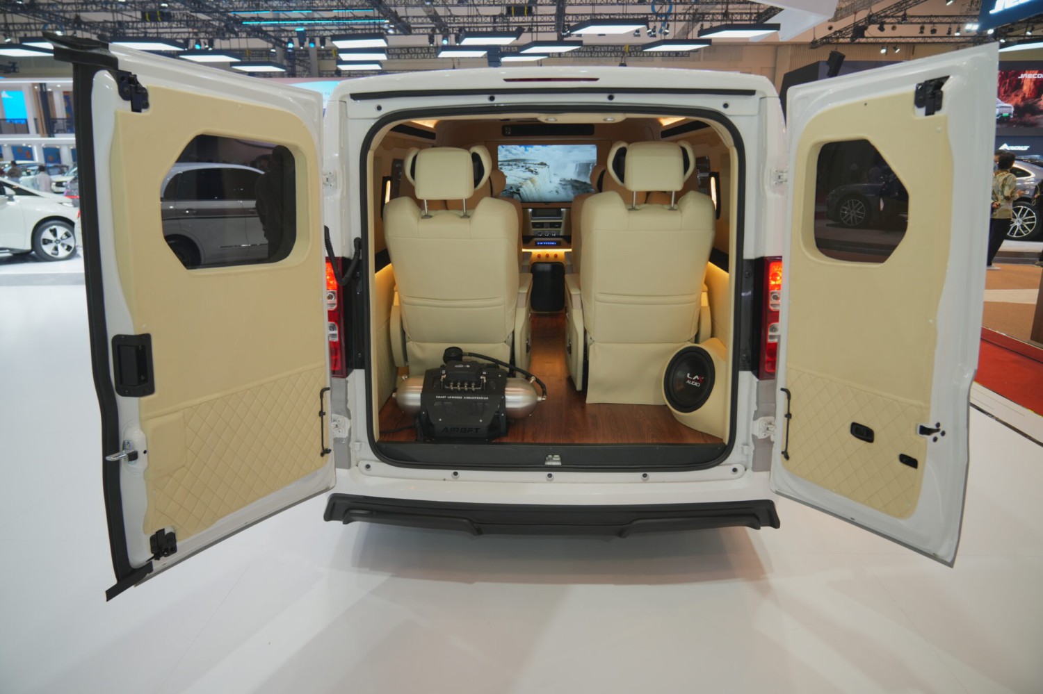 Wuling Mitra EV ‘VIP Concept’ Nongol di GIIAS 2025, Jadi Executive Lounge Mewah Buatan Lokal